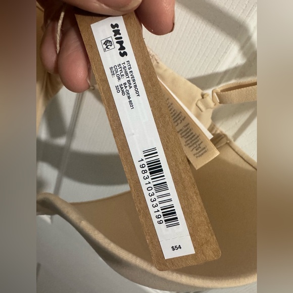 SKIMS FITS EVERYBODY T-Shirt Cream Padded Bra - Picture 6 of 6